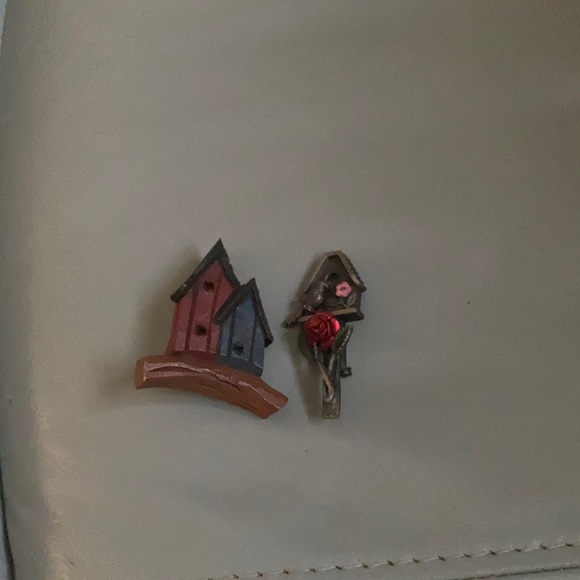 Bird house brooches small - Picture 1 of 3
